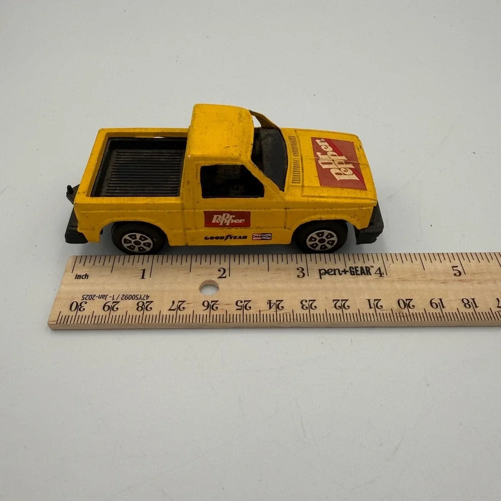 Tootsietoy Chevy S-10 Pickup Truck Dr Pepper Yellow Diecast Vintage Toy 4 Inch